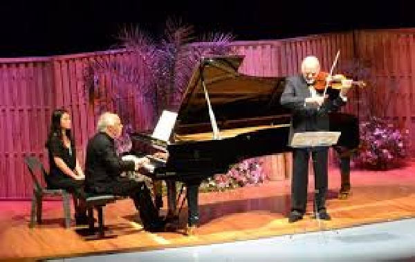 max_84178_Festival Piano Pic